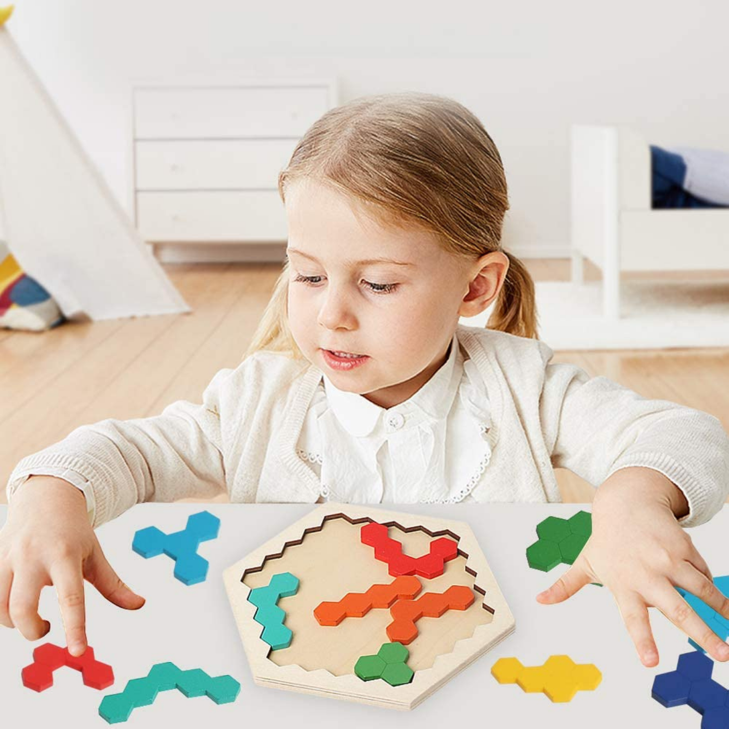 Sensorii's games- Girl playing with Sensorii's hexagon puzzle 